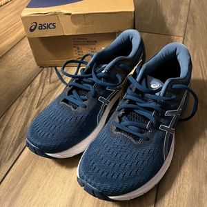 NWT Women’s ASICS GT-2000 9 shoes